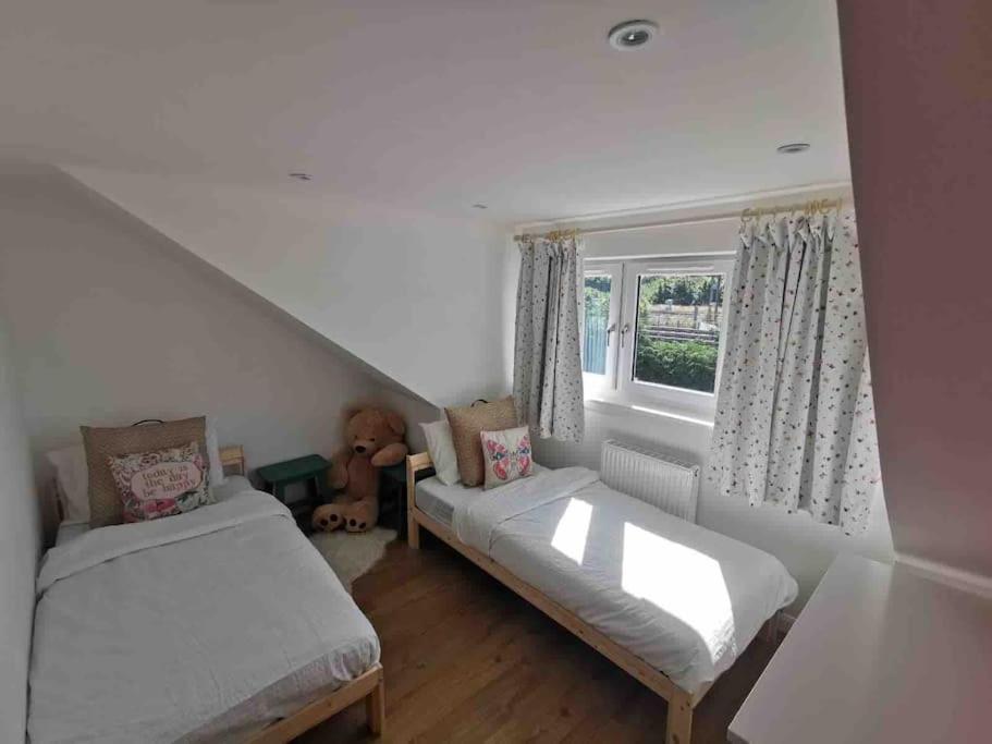 3 Bedroom Well Connected Family Home Free Parking Edinburgh Dış mekan fotoğraf